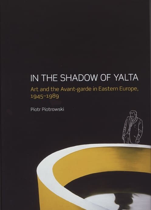 In the Shadow of Yalta (Paperback)